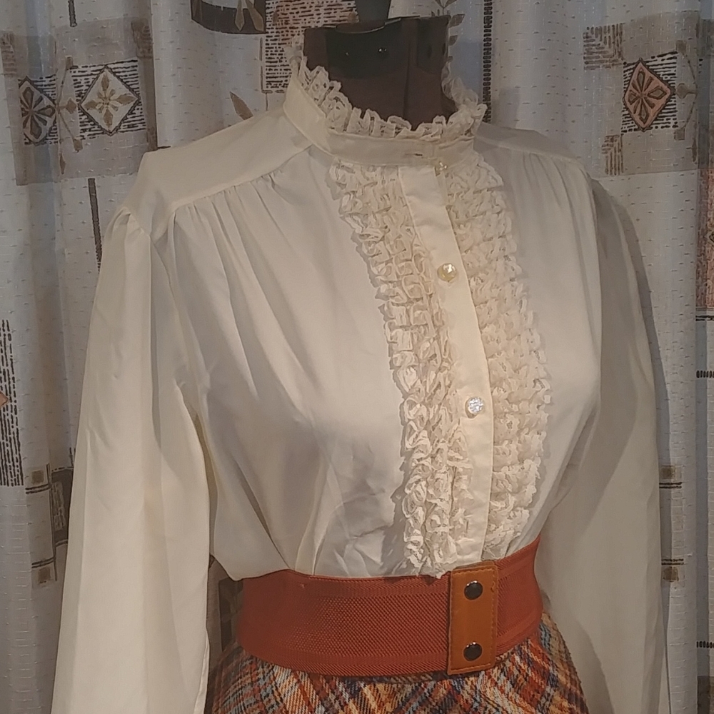 Vtg cream ruffle blouse